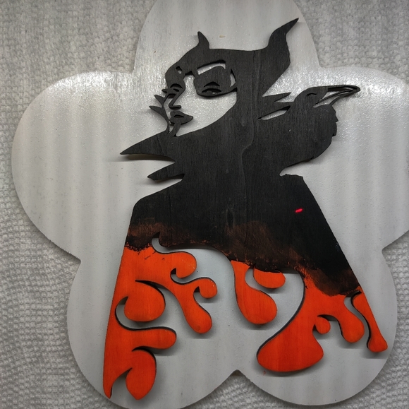 Evil Witch Halloween decor - Picture 2 of 4